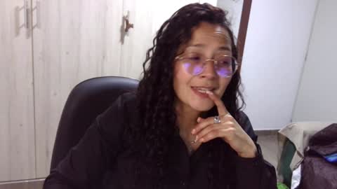 Snapshot of kawit1 chatting on 1, 1, 2025 Khawit online show from 1, 1, 2025