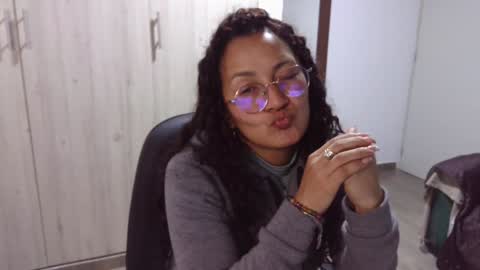 Snapshot of kawit1 chatting on 4, 1, 2025 Khawit online show from 4, 1, 2025