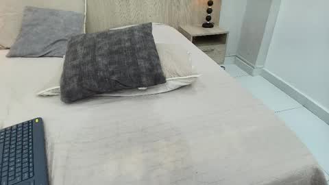 Kayla online show from 23, 4, 2026