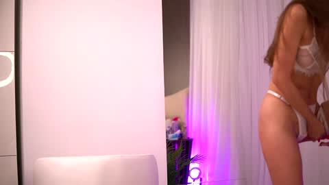 Snapshot of kaylabray chatting on 17, 12, 2024 kaylabray online show from 17, 12, 2024