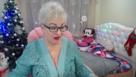 Snapshot of kaylesmoll chatting on 19, 12, 2024 kaylesmoll online show from 19, 12, 2024