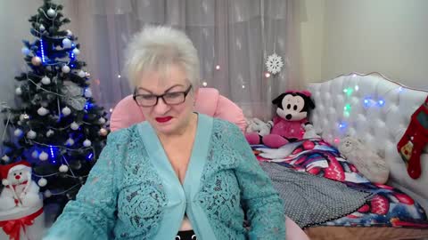 Snapshot of kaylesmoll chatting on 4, 1, 2025 kaylesmoll online show from 4, 1, 2025