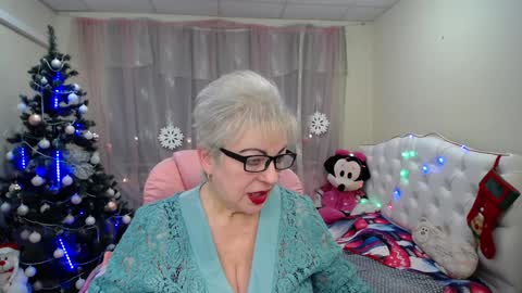 Snapshot of kaylesmoll chatting on 8, 1, 2025 kaylesmoll online show from 8, 1, 2025