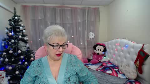 Snapshot of kaylesmoll chatting on 8, 1, 2025 kaylesmoll online show from 8, 1, 2025