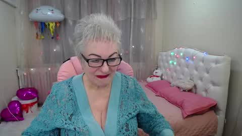Snapshot of kaylesmoll chatting on 28, 1, 2025 kaylesmoll online show from 28, 1, 2025