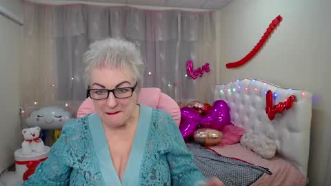 Snapshot of kaylesmoll chatting on 1, 2, 2025 kaylesmoll online show from 1, 2, 2025