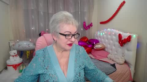 Snapshot of kaylesmoll chatting on 5, 2, 2025 kaylesmoll online show from 5, 2, 2025