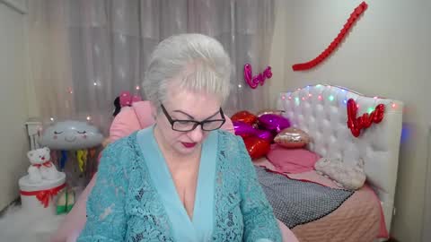 Snapshot of kaylesmoll chatting on 5, 2, 2025 kaylesmoll online show from 5, 2, 2025