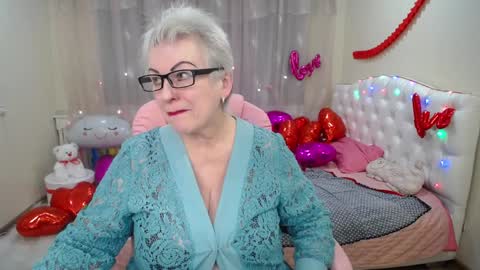 Snapshot of kaylesmoll chatting on 7, 2, 2025 kaylesmoll online show from 7, 2, 2025