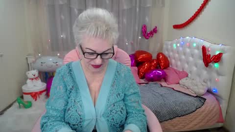 Snapshot of kaylesmoll chatting on 8, 2, 2025 kaylesmoll online show from 8, 2, 2025