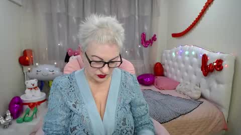 Snapshot of kaylesmoll chatting on 15, 2, 2025 kaylesmoll online show from 15, 2, 2025