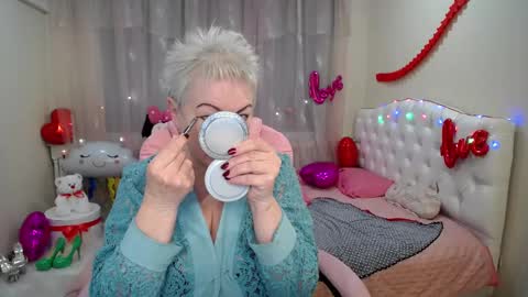 Snapshot of kaylesmoll chatting on 15, 2, 2025 kaylesmoll online show from 15, 2, 2025