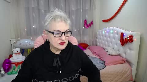 Snapshot of kaylesmoll chatting on 19, 2, 2025 kaylesmoll online show from 19, 2, 2025