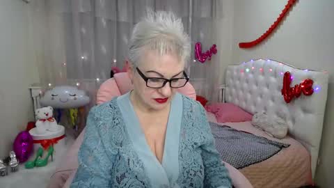 Snapshot of kaylesmoll chatting on 19, 2, 2025 kaylesmoll online show from 19, 2, 2025