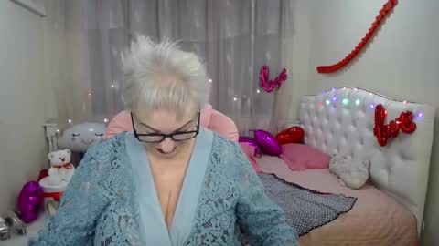Snapshot of kaylesmoll chatting on 1, 3, 2025 kaylesmoll online show from 1, 3, 2025