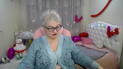 Snapshot of kaylesmoll chatting on 2, 3, 2025 kaylesmoll online show from 2, 3, 2025