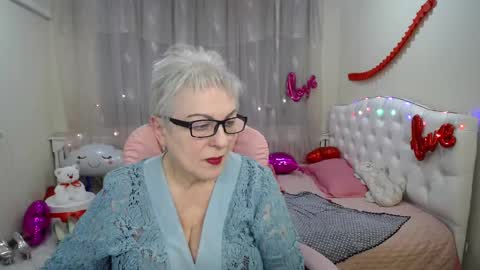 Snapshot of kaylesmoll chatting on 5, 3, 2025 kaylesmoll online show from 5, 3, 2025