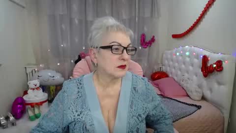 Snapshot of kaylesmoll chatting on 8, 3, 2025 kaylesmoll online show from 8, 3, 2025