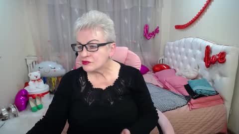 Snapshot of kaylesmoll chatting on 8, 3, 2025 kaylesmoll online show from 8, 3, 2025