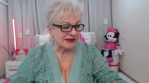 kaylesmoll online show from 11, 4, 2026