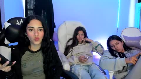 Snapshot of kaylie_xxx chatting on 4, 3, 2025 kaylie online show from 4, 3, 2025