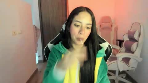 Snapshot of kaylie_xxx chatting on 28, 10, 2025 kaylie online show from 28, 10, 2025