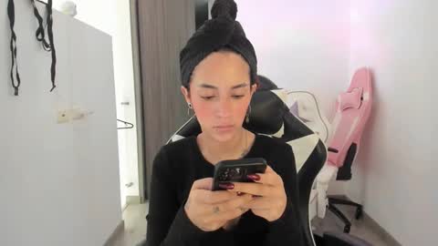 Snapshot of kaylie_xxx chatting on 11, 11, 2025 kaylie online show from 11, 11, 2025