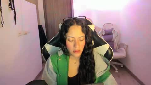 Snapshot of kaylie_xxx chatting on 13, 11, 2025 kaylie online show from 13, 11, 2025