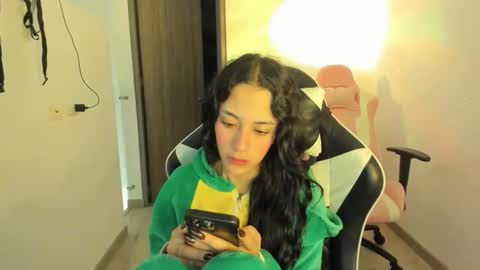 Snapshot of kaylie_xxx chatting on 18, 11, 2025 kaylie online show from 18, 11, 2025