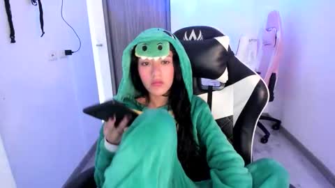 Snapshot of kaylie_xxx chatting on 19, 11, 2025 kaylie online show from 19, 11, 2025