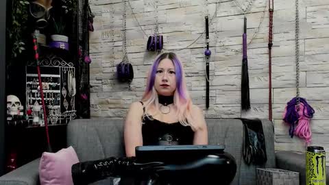 Miss Kazia online show from 3, 12, 2025