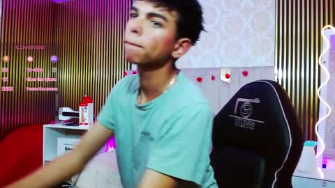 Snapshot of keahi_tay chatting on 1, 4, 2026 keahi online show from 1, 4, 2026