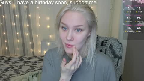 Snapshot of kebesheska chatting on 5, 2, 2025 Seb Polly Roxy Jonny online show from 5, 2, 2025