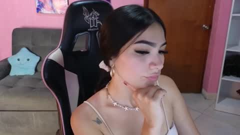 Snapshot of keeiity_moon chatting on 3, 3, 2026 keeiity_moon online show from 3, 3, 2026