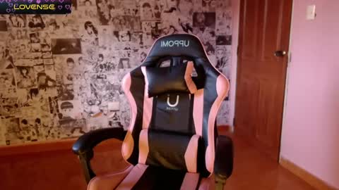 Kimk online show from 4, 2, 2025