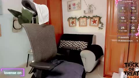 Snapshot of keila_lol chatting on 25, 10, 2025 Natalia online show from 25, 10, 2025