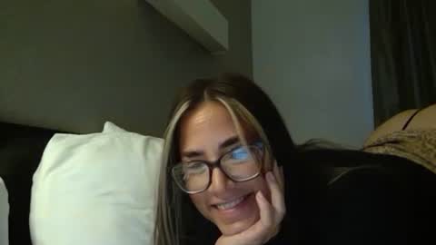 kekes2015 online show from 13, 10, 2025