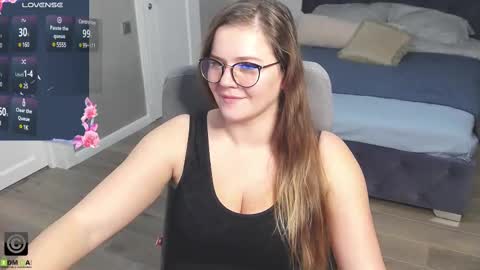Snapshot of kellielowie chatting on 23, 12, 2024 kellielowie online show from 23, 12, 2024