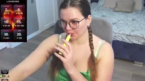 Snapshot of kellielowie chatting on 19, 2, 2025 kellielowie online show from 19, 2, 2025