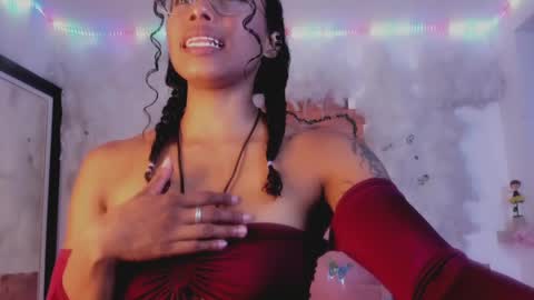 kelly__thomson online show from 5, 1, 2025