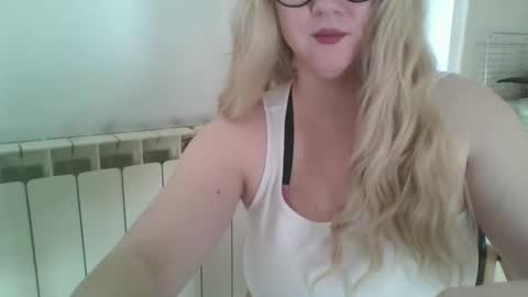 Snapshot of kelly_emmie chatting on 26, 2, 2026 Emmie online show from 26, 2, 2026