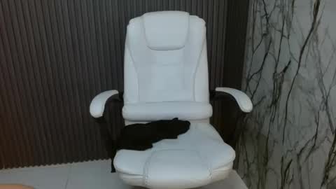 Snapshot of kelly_queenpussy chatting on 18, 9, 2025 KEY online show from 18, 9, 2025