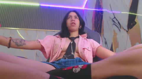 Snapshot of kelly_queenpussy chatting on 25, 9, 2025 KEY online show from 25, 9, 2025