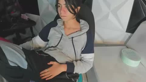 Snapshot of kelly_queenpussy chatting on 15, 10, 2025 KEY online show from 15, 10, 2025