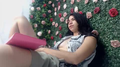 Snapshot of kelly_queenpussy chatting on 24, 10, 2025 KEY online show from 24, 10, 2025