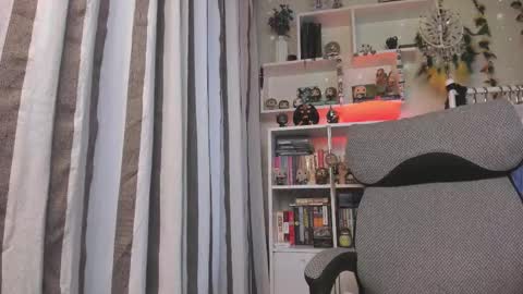 Snapshot of kellyasian chatting on 15, 10, 2025 Leia online show from 15, 10, 2025