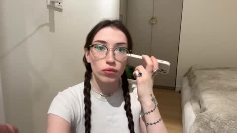 Snapshot of kellyberry__ chatting on 10, 3, 2026 Kelly online show from 10, 3, 2026