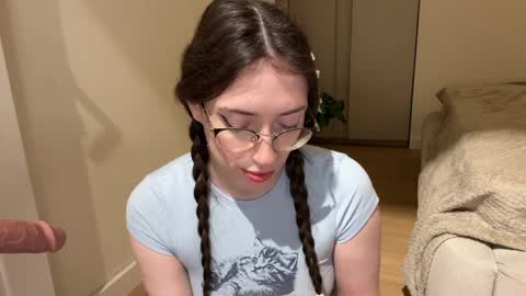 Snapshot of kellyberry__ chatting on 8, 4, 2026 Kelly online show from 8, 4, 2026