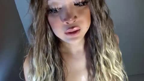 its me KELLY online show from 10, 6, 2026