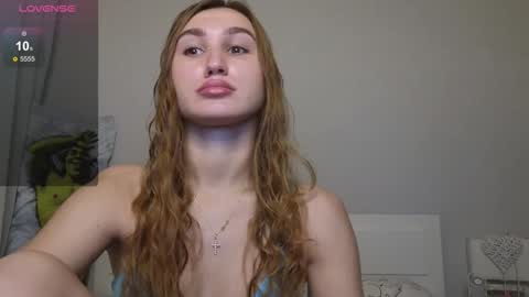 Snapshot of kellykeat chatting on 5, 10, 2025 Princess Kelly online show from 5, 10, 2025